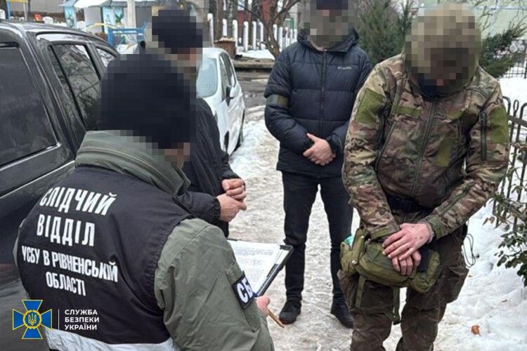 Бомба в каструлі біля кав'ярні: у Рівному завербованого наркомана затримали «на гарячому»