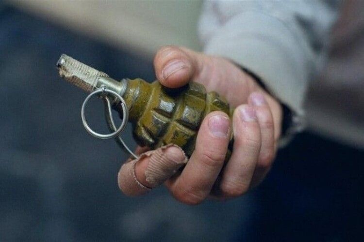 На Волині чоловік намагався підірвати гранатою правоохоронців