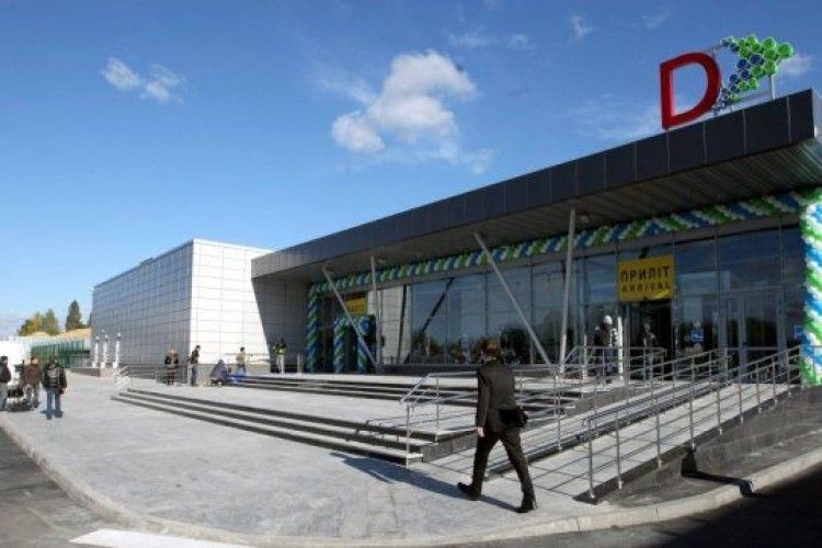 В аеропорту «Київ-Жуляни» застрягли тисячі туристів