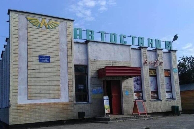 Волинянин, який розбив скло маршрутки на автостанції, проведе п'ять років за ґратами 