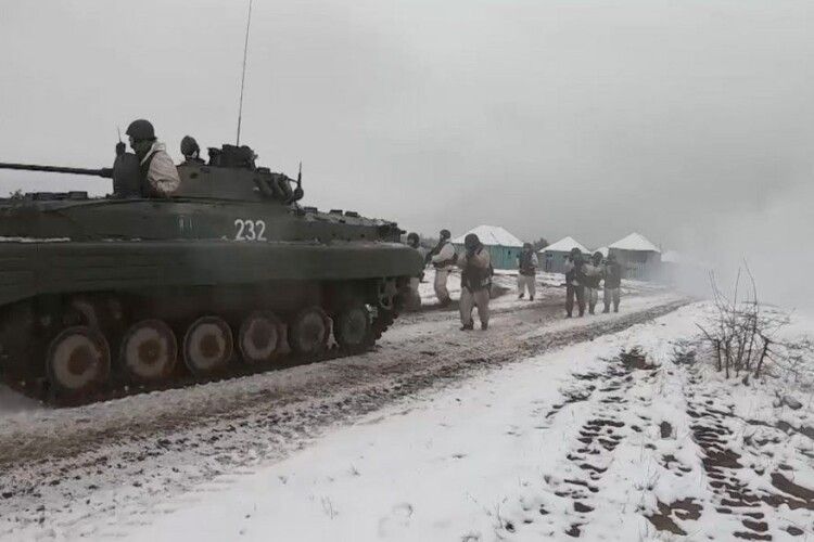 РФ перекинула у білорусь частину танкової армії — британська розвідка