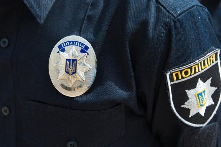 Волинська поліція просить допомогти впізнати чоловіків, яких підозрюють у крадіжках (Фото)