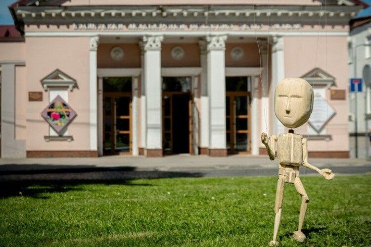 Молоді митці Волинського театру ляльок отримають стипендії Президента України