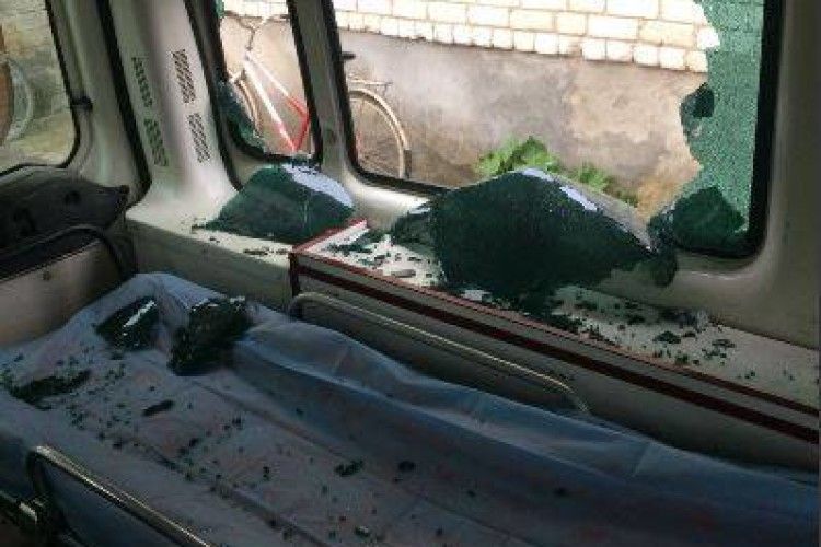 У Ратнівському районі психічно хворий чоловік розгромив «швидку»