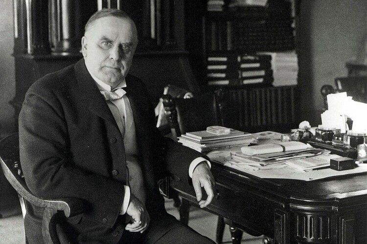 На урочистих вечерях у Білому домі гості намагалися не дивитися в її бік…