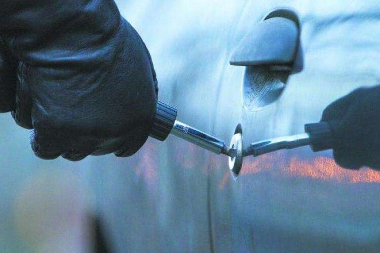 На Гряді троє лучан викрали автомобіль у жителя Ковеля