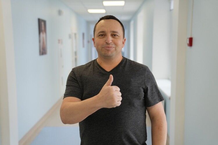 Житель Волині став першим в Україні пацієнтом, якому зробили операцію на серці за допомогою робота