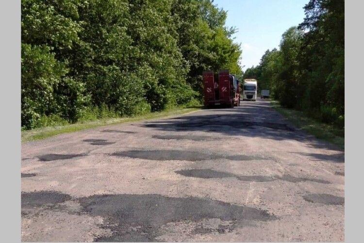 На Любешівщині знову ремонтують дорогу між селами