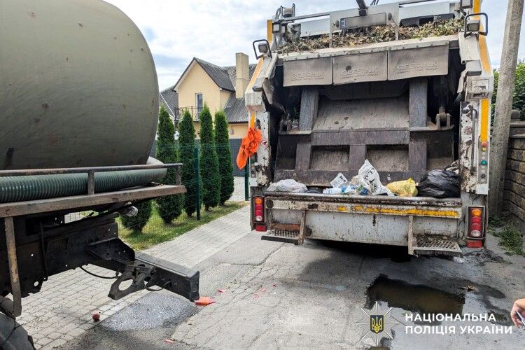 На Рівненщині водії, рухаючись заднім ходом, травмували пішоходів