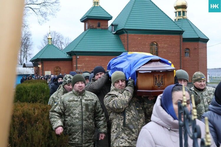 Волинь провела в останню путь 20-річного воїна Костянтина Масюка (Фото)