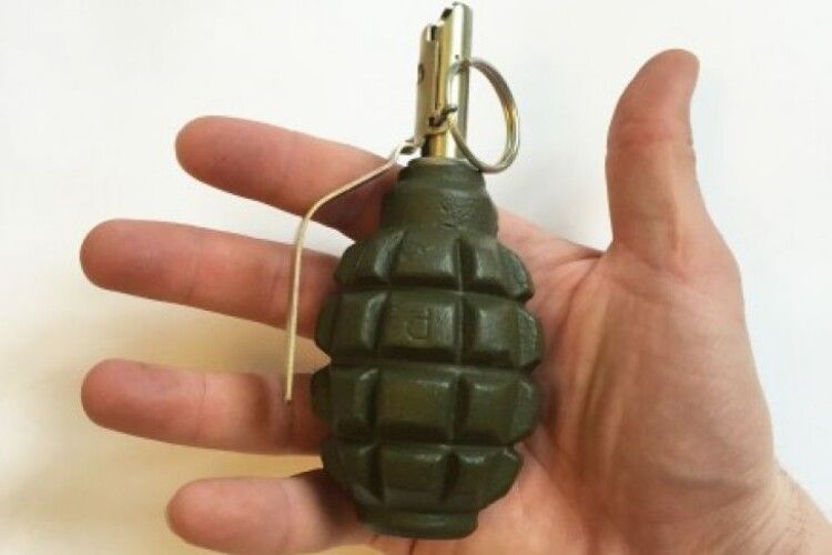 Лучанин у найближчих селах продавав… гранати РГД-5 і патрони