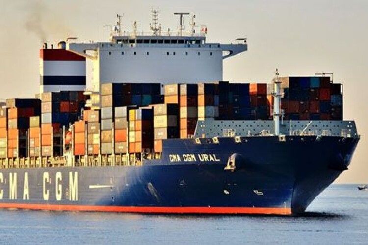 До Одеси прибуває велетенське судно з Китаю