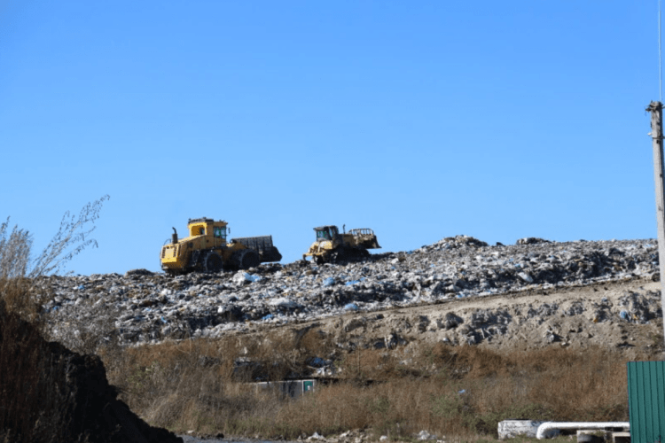 Завищені ціни та сумнівні тендери: чому за ремонт сміттєзвалища під Луцьком взялася поліція