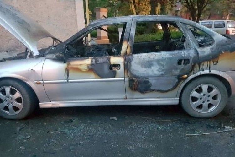 У Румунії спалили авто журналіста, який писав про місцеву владу