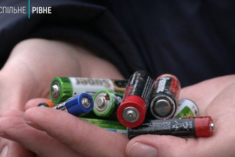 У Рівному зібрали майже тонну відпрацьованих батарейок
