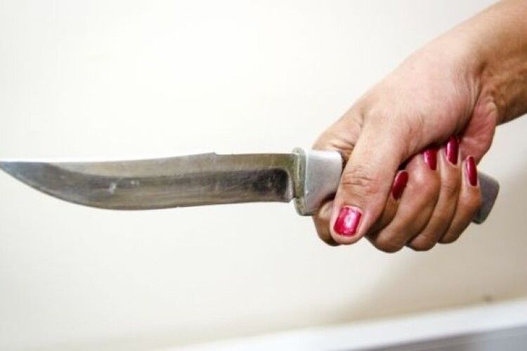 37-річна рівнянка всадила ножа в живіт рідному чоловікові