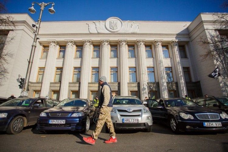 В Україні вже легалізували тисячу «євроблях»