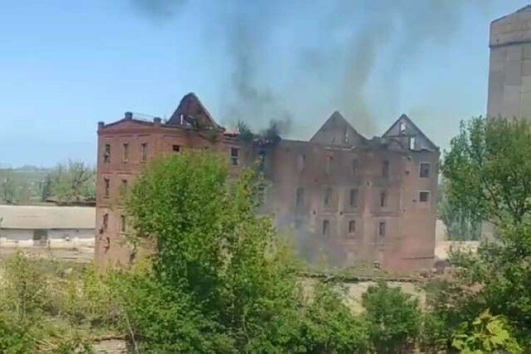 Окупанти знищили історичну пам'ятку у Нью-Йорку на Донеччині (Відео) 