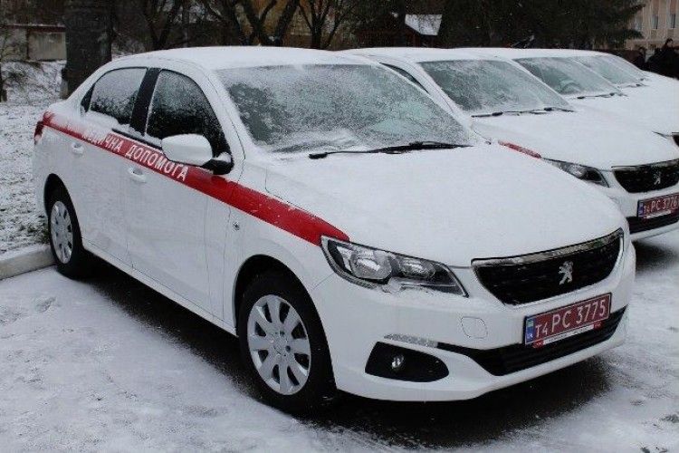 На Камінь-Каширщину відправилися два автомобілі, придбані для сімейних лікарів 