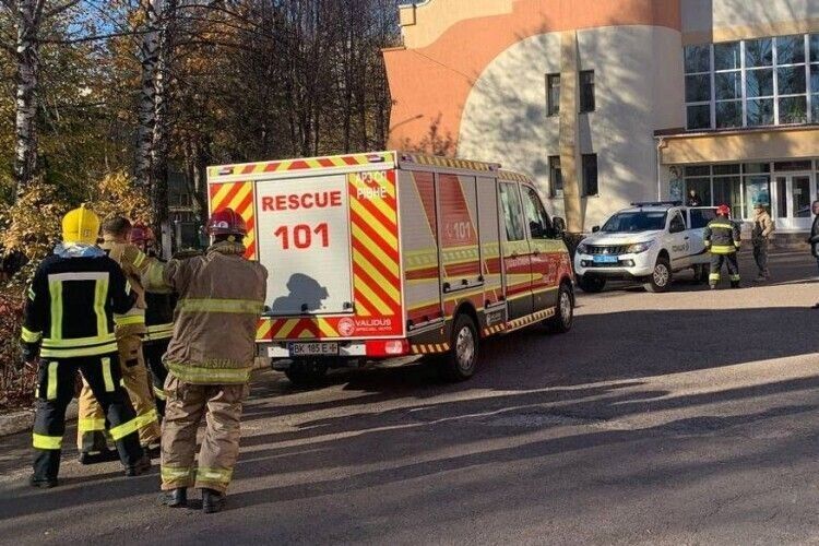 На Рівненщині перевіряють повідомлення про замінування шкіл