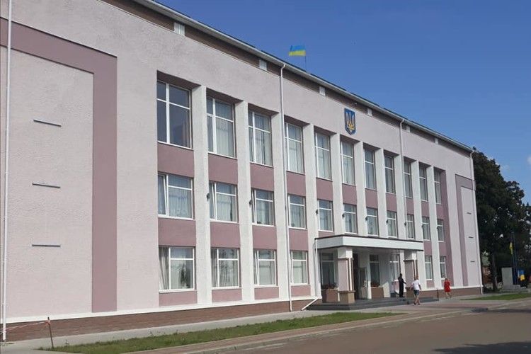 У Маневичах реконструювали приміщення райдержадміністрації 