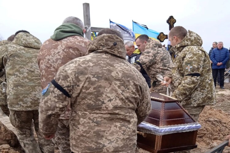 На Волині попрощалися з двома воїнам, які загинули у страшній ДТП (Фото)