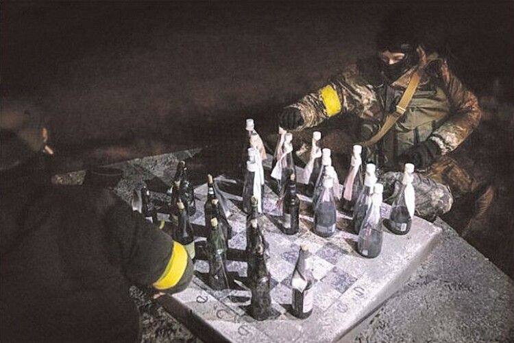 «Незвичайні шахи під час війни»