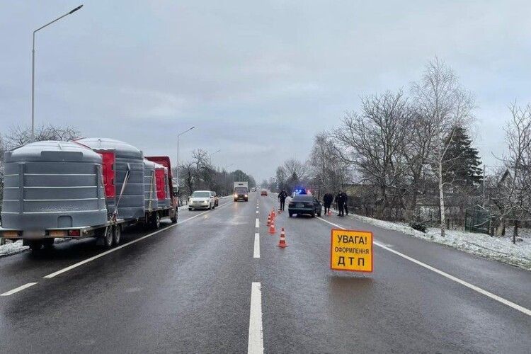 Йшла до школи з сестрою: подробиці аварії біля Луцька, в якій збили 6-річну дівчинку  