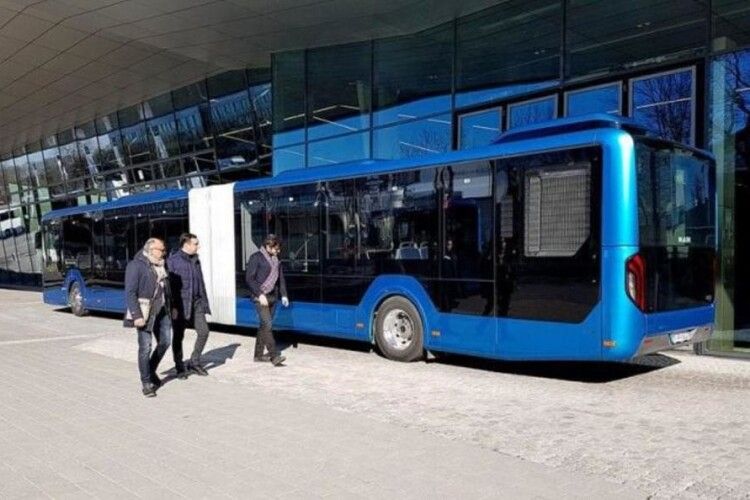 У Тбілісі буде їздити 18-метровий автобус без пасажирів