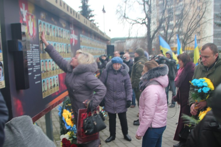У Луцьку вшанували пам’ять тих, хто «тримав небо» над Україною (фото, відео)