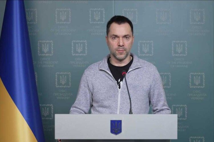 Це катастрофа, – Арестович заявив, що половини бойового складу авіації Росії вже нема