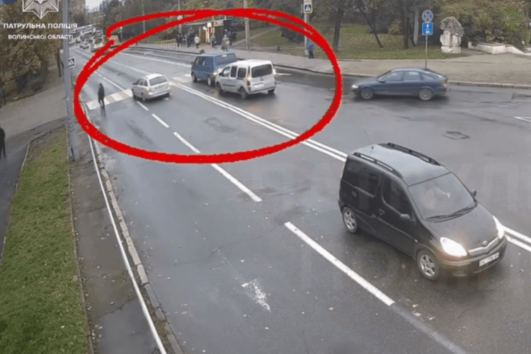 У Луцьку покарали водія, який перетнув подвійну суцільну та виїхав на «зустрічну» (Відео)