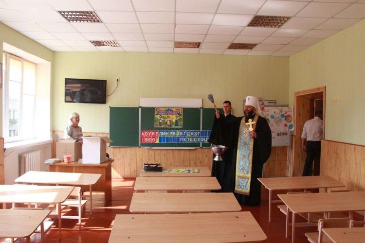 У Луцьку освятили школу №1 після ремонту