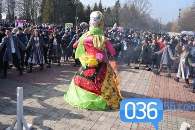 На Рівненщині весну зустрічатимуть кінним парадом та спаленням солом'яного опудала (фото)