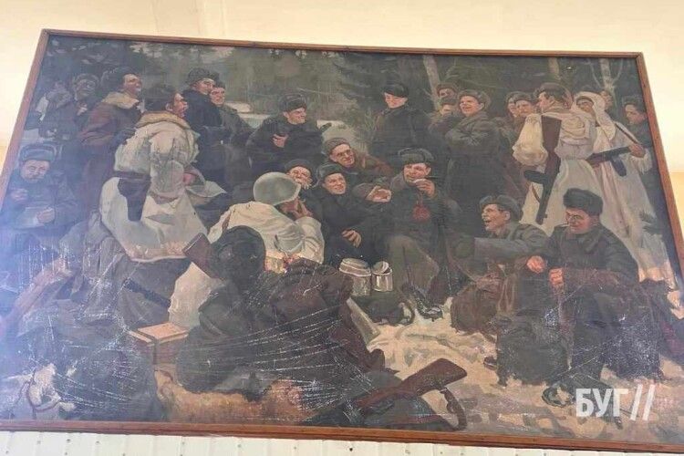 На автостанції у Нововолинську демонтували радянську картину 