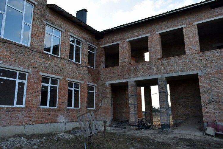 Через війну школу в Стобихівці завершити не вдалося (Фото)