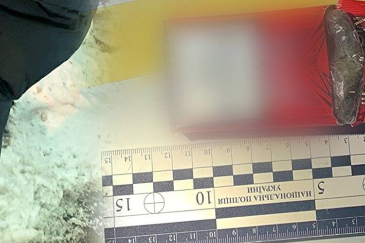 У Луцьку серед ночі спіймали чоловіка з наркотиками