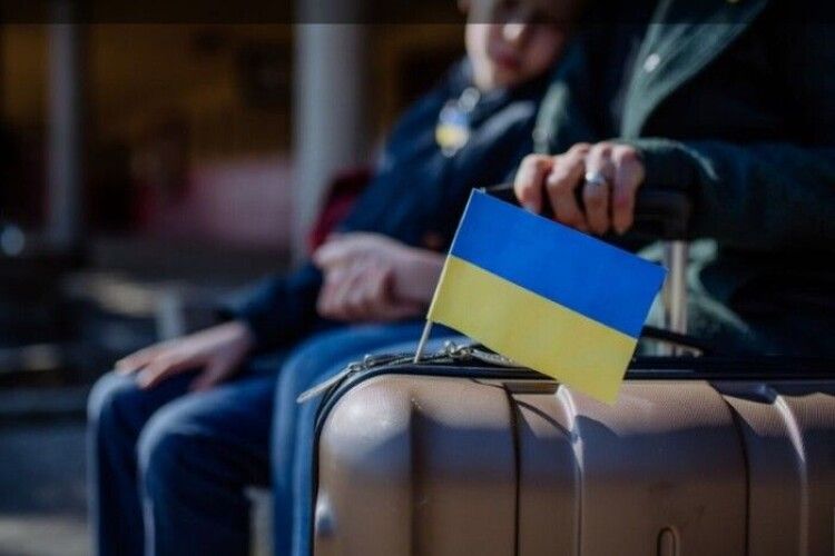 Кому з українських біженців виплатять понад 18 тисяч гривень за повернення додому 