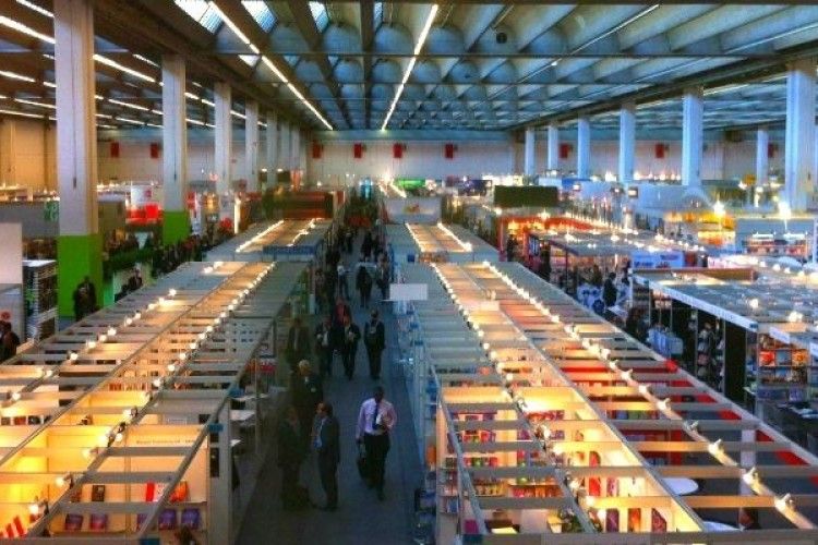Вночі книги значно цікавіші