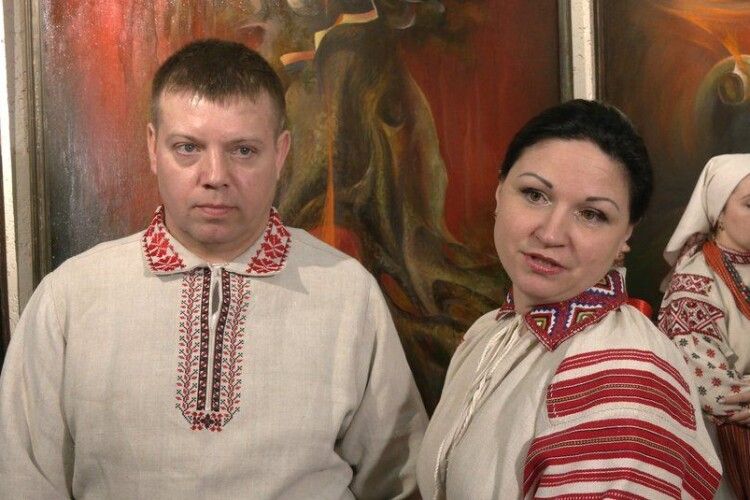 Переселенці з Маріуполя одружилися у Рівному в традиціях давнього Полісся