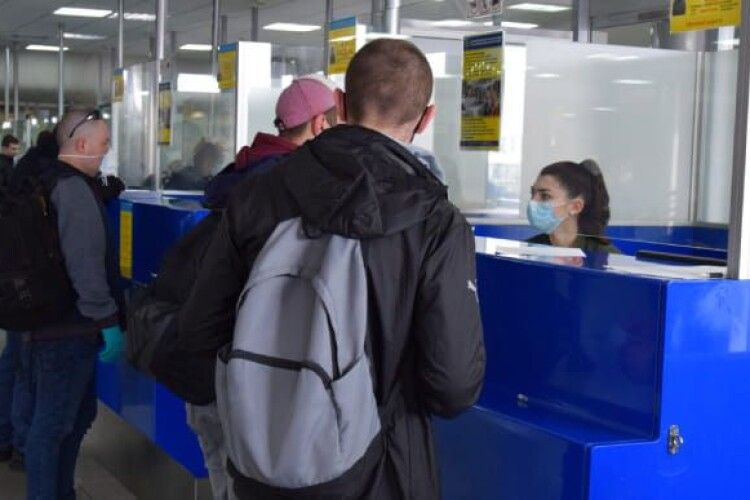 Без тесту і самоізоляції: уряд спростив в'їзд для українців, які повертаються з-за кордону