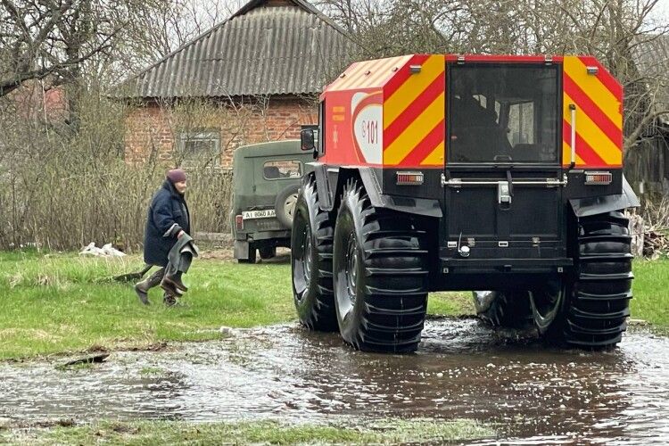 «Богун» з Ковеля бореться з великою водою на Чернігівщині