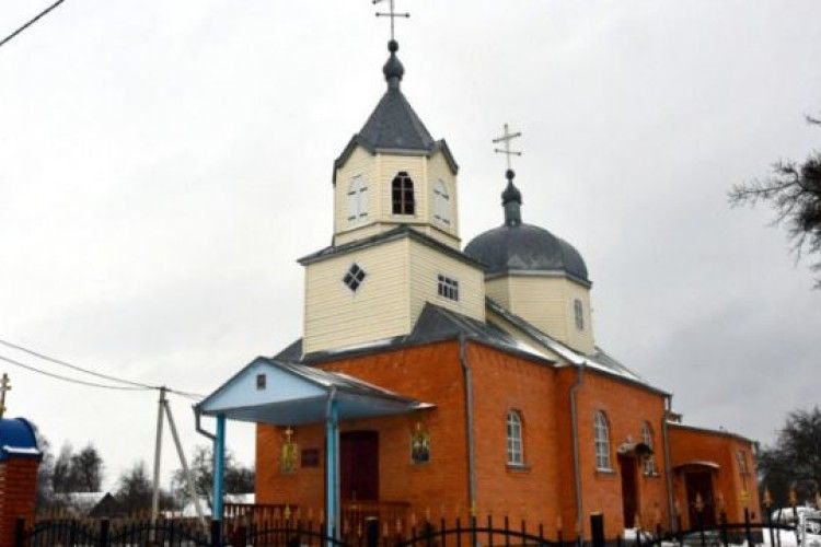 На Маневиччині священик не захотів віддавати ключі громаді, яка перейшла до української церкви