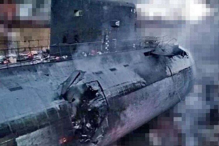 У мережі з'явилися фото пошкодженого в Севастополі підводного човна «Ростов-на-Дону»