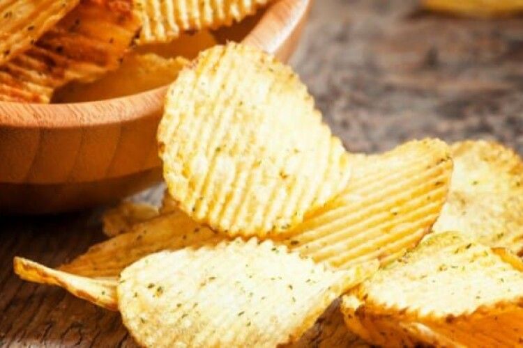 Шанс для волинської бульби: у Швейцарії закінчуються чипси й гостро бракує картоплі для їх виробництва