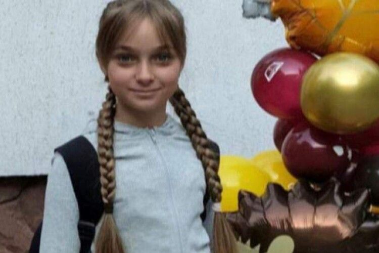 Збір для ЗСУ: 11-річна дівчинка принесла трилітрову банку монет