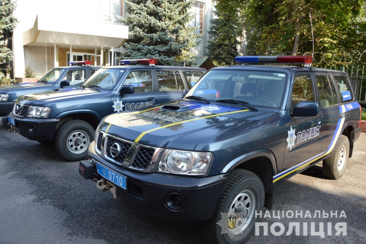 Волинська  поліція отримала позашляховики, щоб ловити бурштинокопачів 