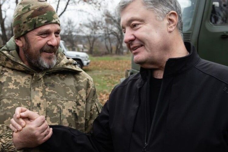Порошенко на Донеччині зустрівся з «Єнотом» із розвідбату