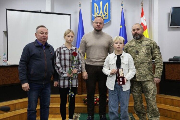 Рідні загиблих Захисників Луцької громади отримали їхні посмертні нагороди 