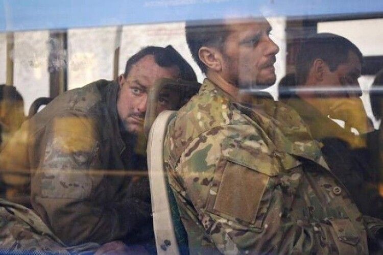 Звільнені з полону британські добровольці розповіли про тортури рашистів